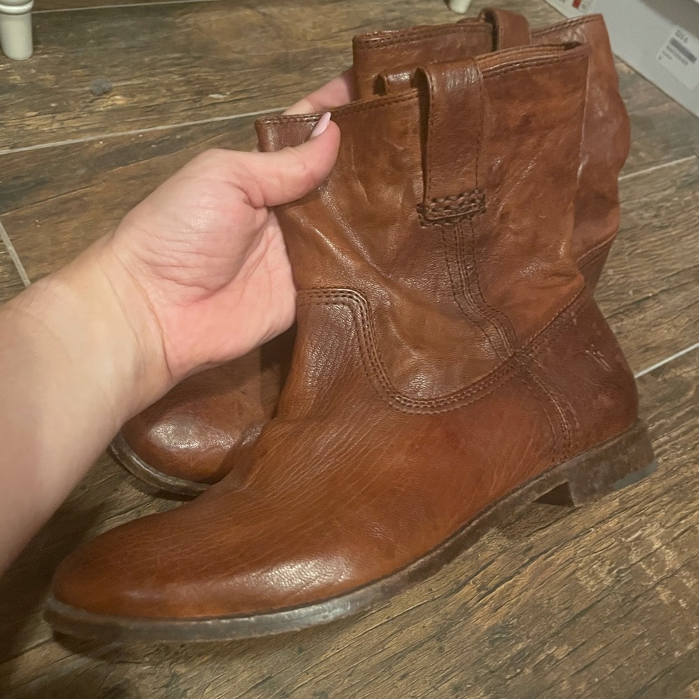 Frye Anna Shortie Boot. Size 9